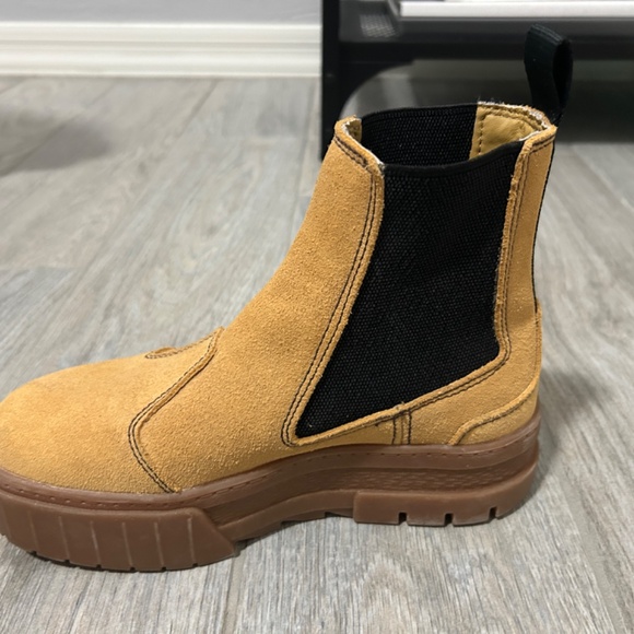 LIKE NEW! Women's Puma Mayze Tan Suede Platform Ankle Boot - 6 - Picture 5 of 14